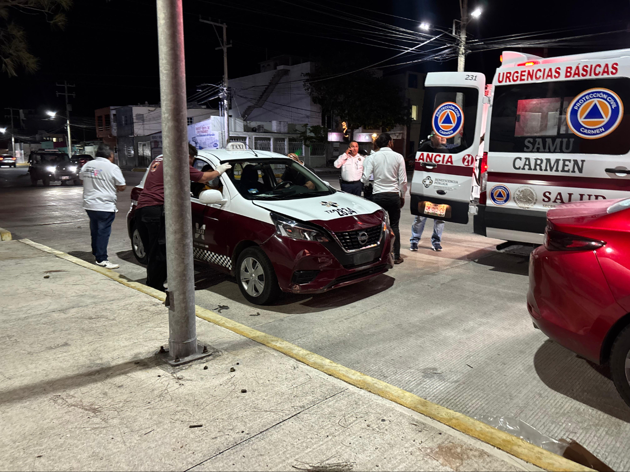 Los chóferes se quedaron en el sitio, para realizar las pertinentes acciones con sus vehículos. Los chóferes se quedaron en el sitio, para realizar las pertinentes acciones con sus vehículos.