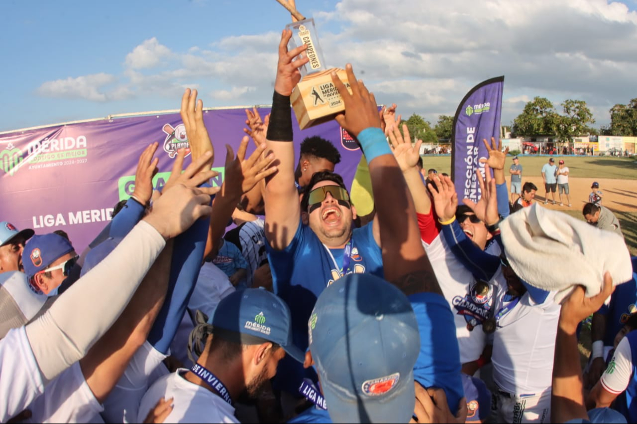 Los Senadores de la Morelos se llevaron el gran trofeo de la Liga Meridana Los Senadores de la Morelos se llevaron el gran trofeo de la Liga Meridana