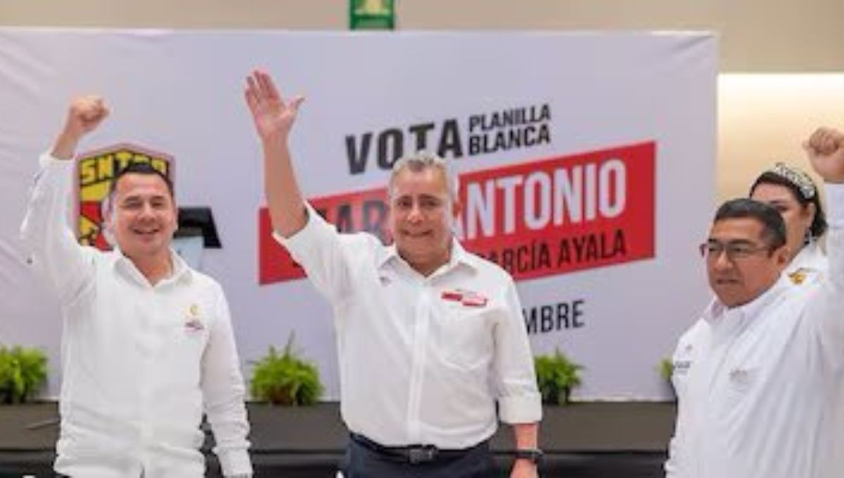 Marco Antonio García Ayala (Centro), asumirá la presidencia de la FSTSE tras el fallecimiento de Joel Ayala Almeida Marco Antonio García Ayala (Centro), asumirá la presidencia de la FSTSE tras el fallecimiento de Joel Ayala Almeida