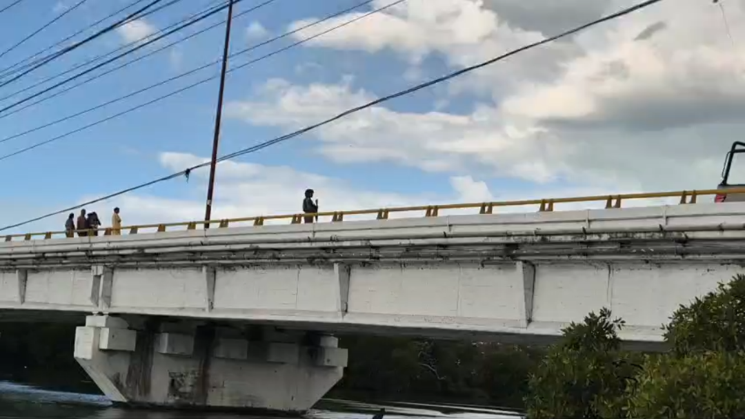 El percance lo provocó el mal estado del puente El percance lo provocó el mal estado del puente