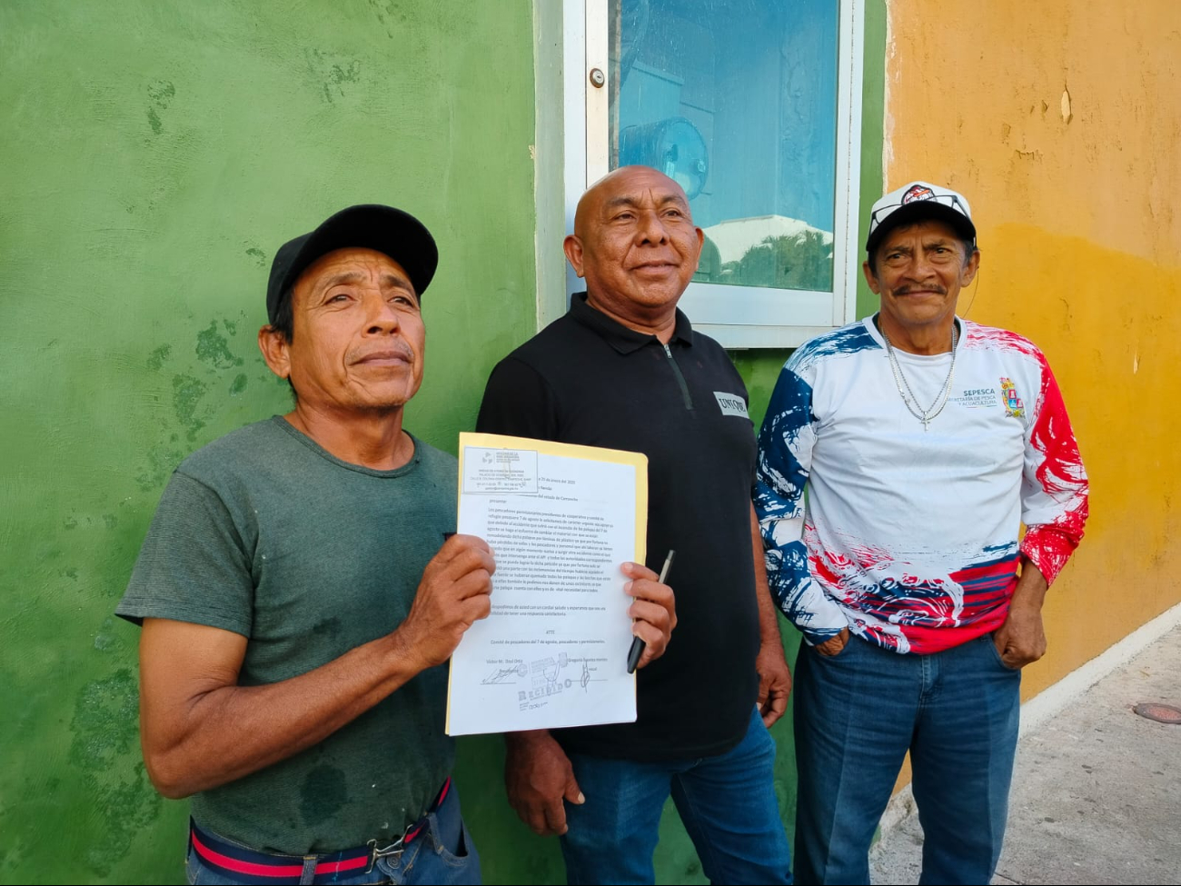 Pescadores de "7 de Agosto" solicitan intervención del Gobierno de Campeche para poner  techo de galvateja
