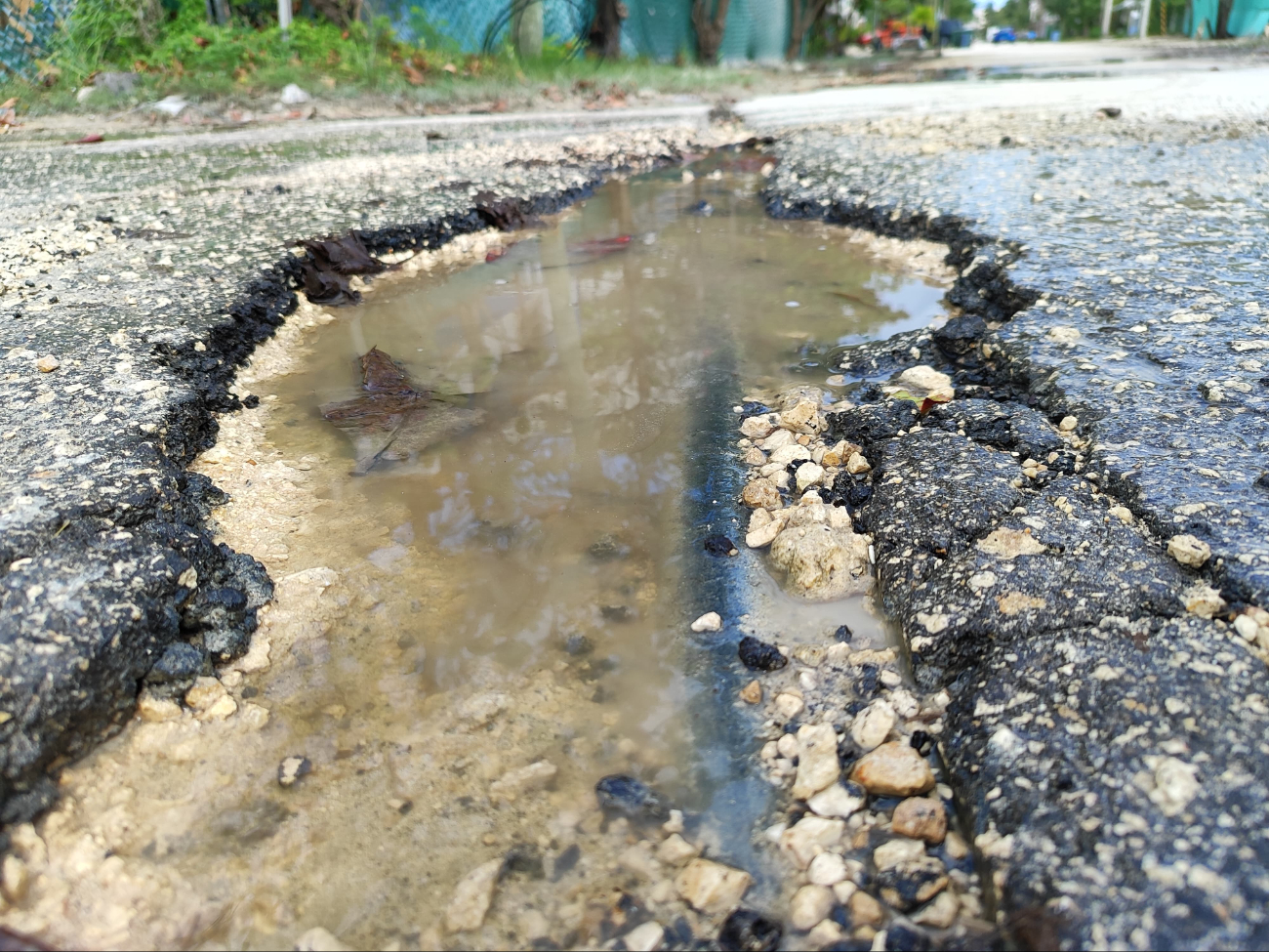 Los baches y otras afectaciones van en aumento, mientras que las reparaciones quedan inconclusas Los baches y otras afectaciones van en aumento, mientras que las reparaciones quedan inconclusas