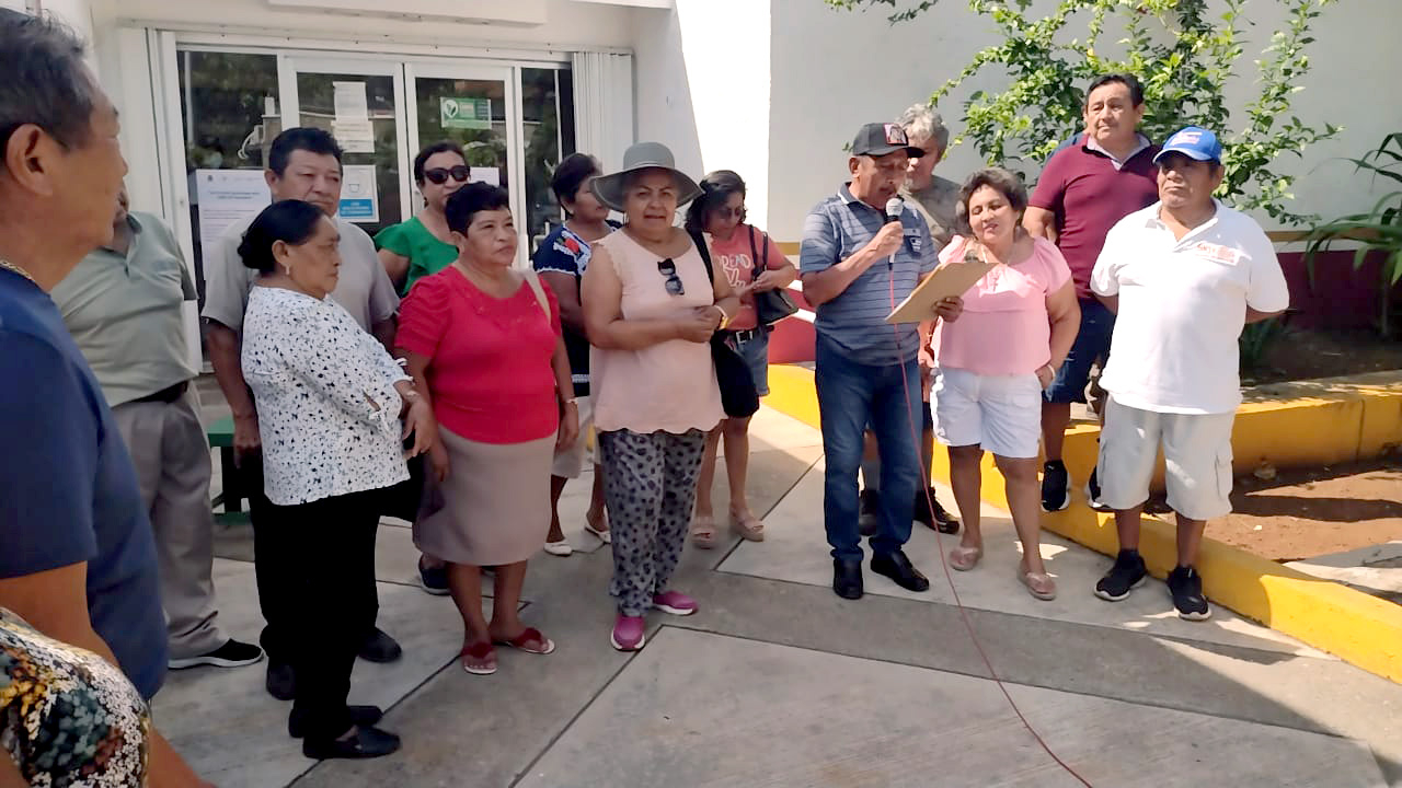 Desde hace más de 40 años, jubilados solicitan un trato digno en la clínica Desde hace más de 40 años, jubilados solicitan un trato digno en la clínica