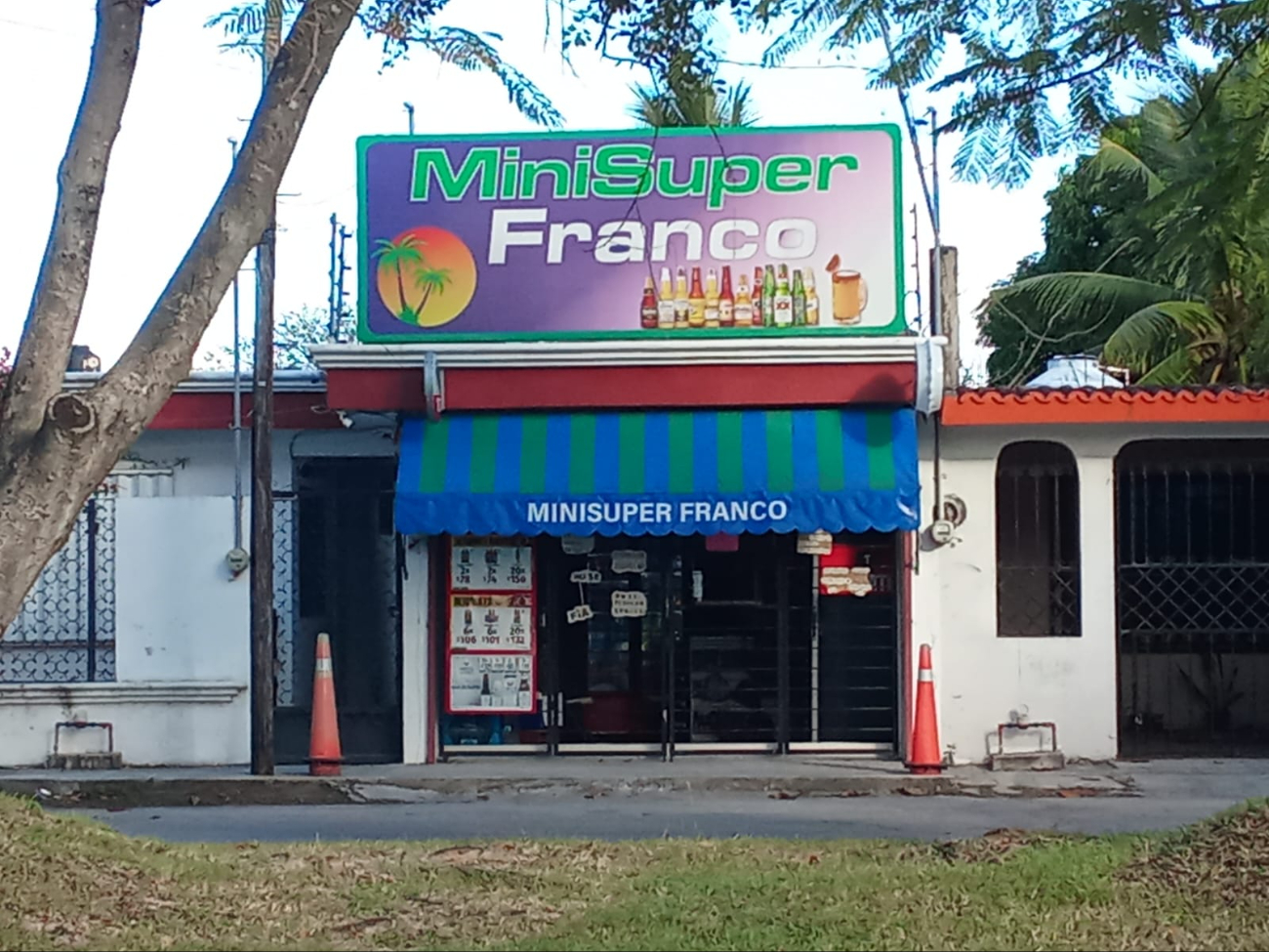 Dueños de tiendas pequeñas se siente amenazados con la llegada de 7eleven.