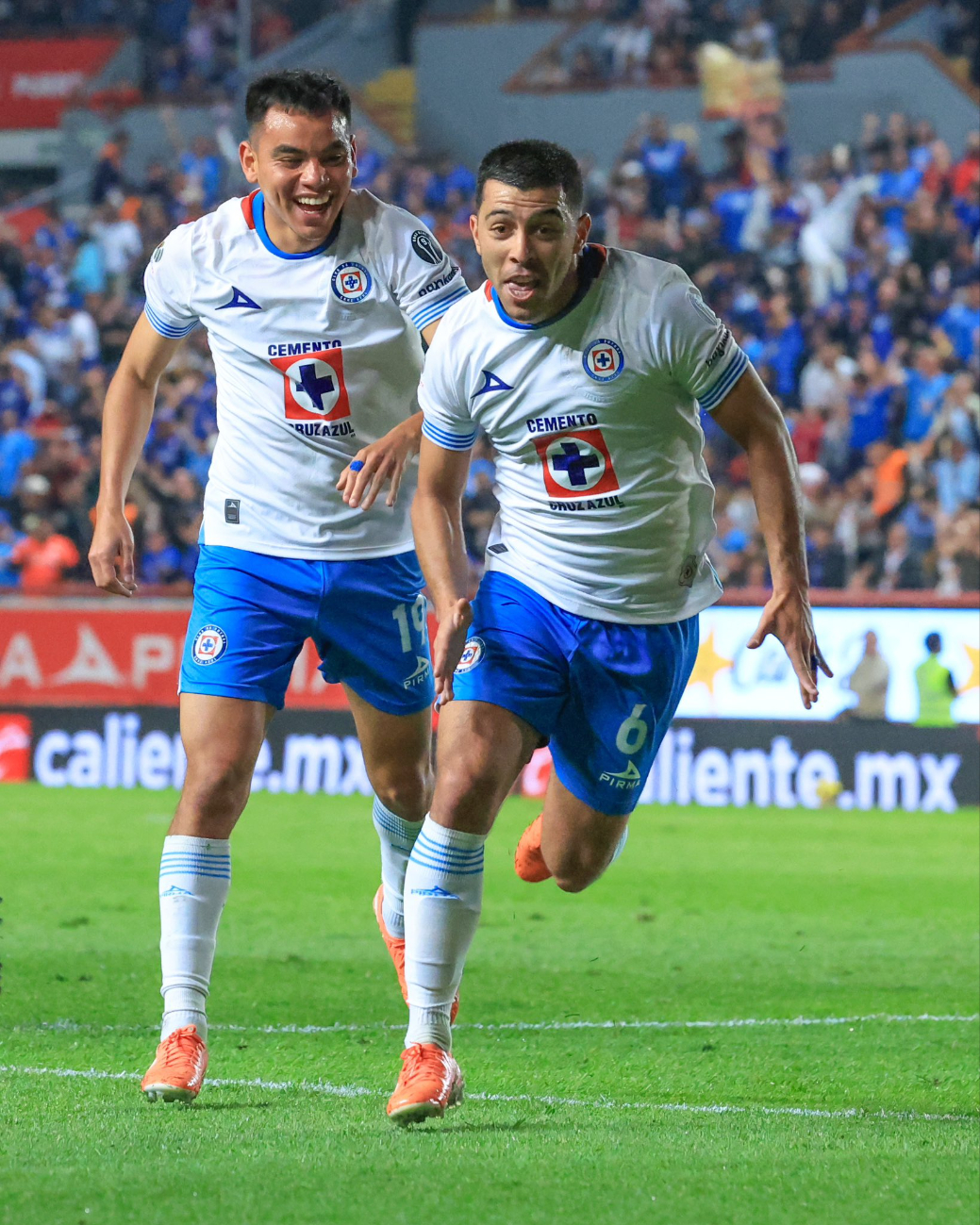 Cruz Azul rompe su mala racha con contundente remontada ante Necaxa