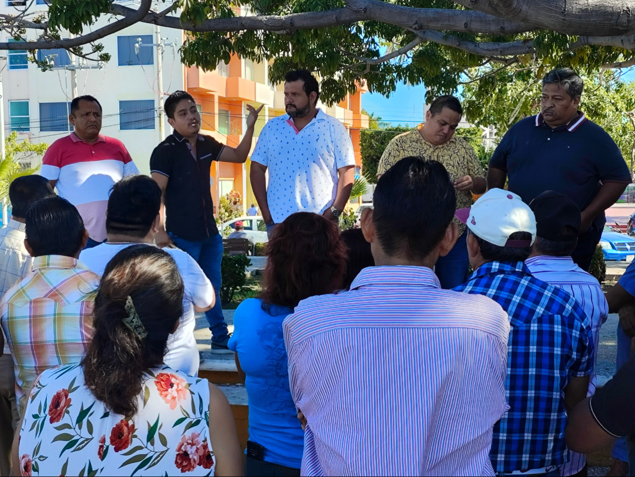 Los taxistas insisten en que la situación rebasó el límite y podría provocar conflictos si no se soluciona pronto Los taxistas insisten en que la situación rebasó el límite y podría provocar conflictos si no se soluciona pronto