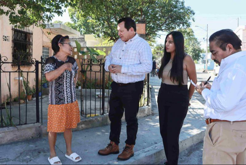 Joaquín Díaz Mena supervisa obras del programa “Bacheo de calles para el Bienestar de Mérida" 
