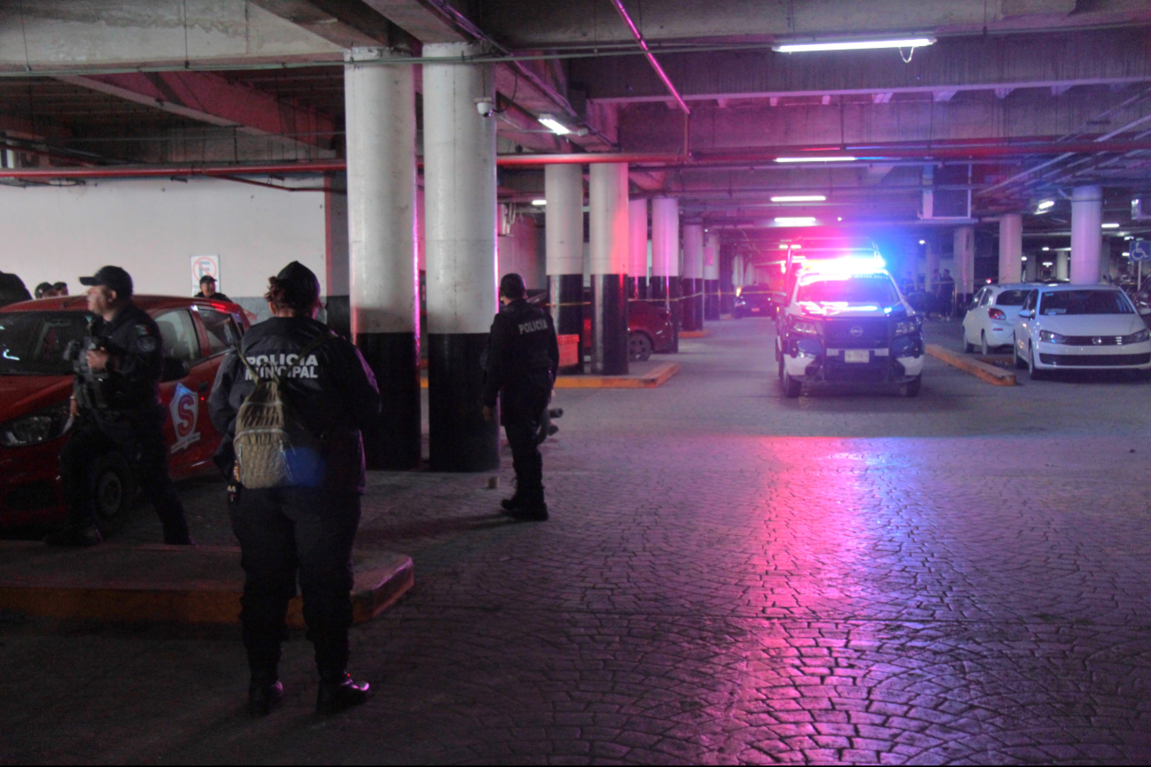 El estacionamiento subterráneo carece de vigilancia pese a los reportes de robos constantes El estacionamiento subterráneo carece de vigilancia pese a los reportes de robos constantes