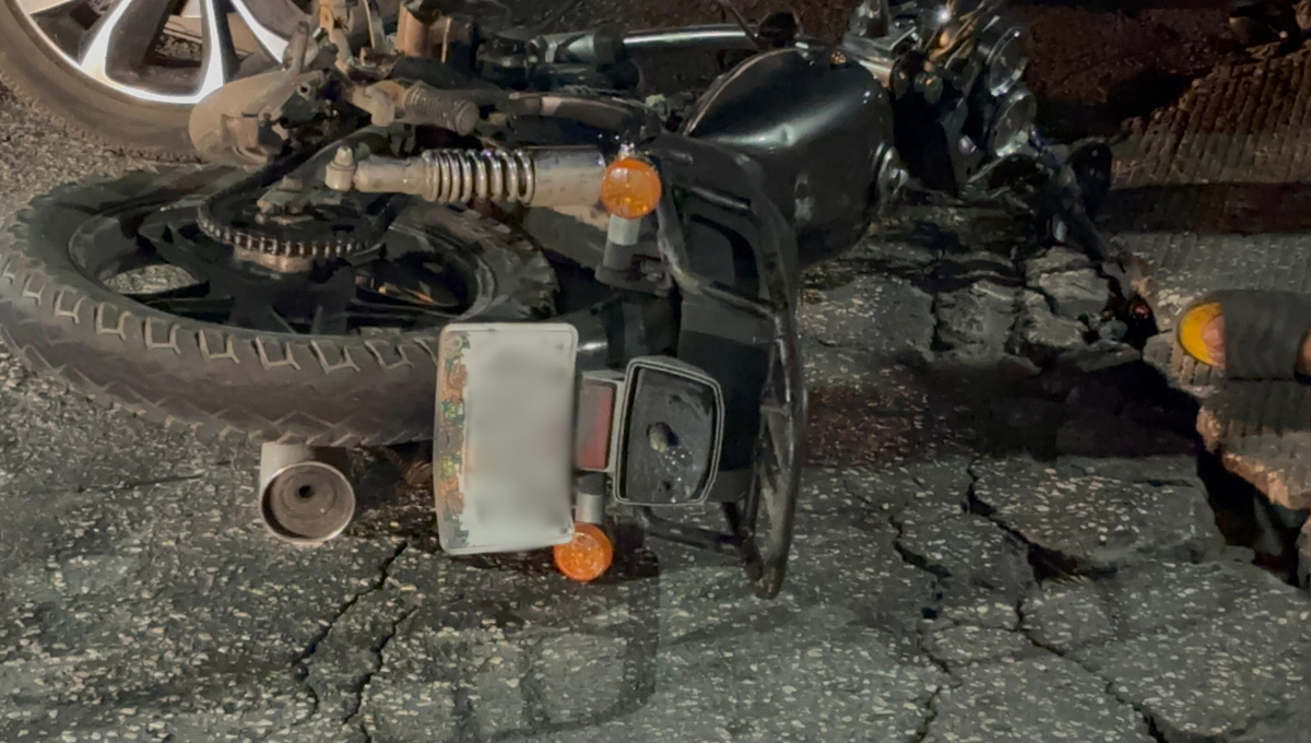 Motociclista es impactado por un automóvil  al no respetar el “alto" en Ciudad del Carmen