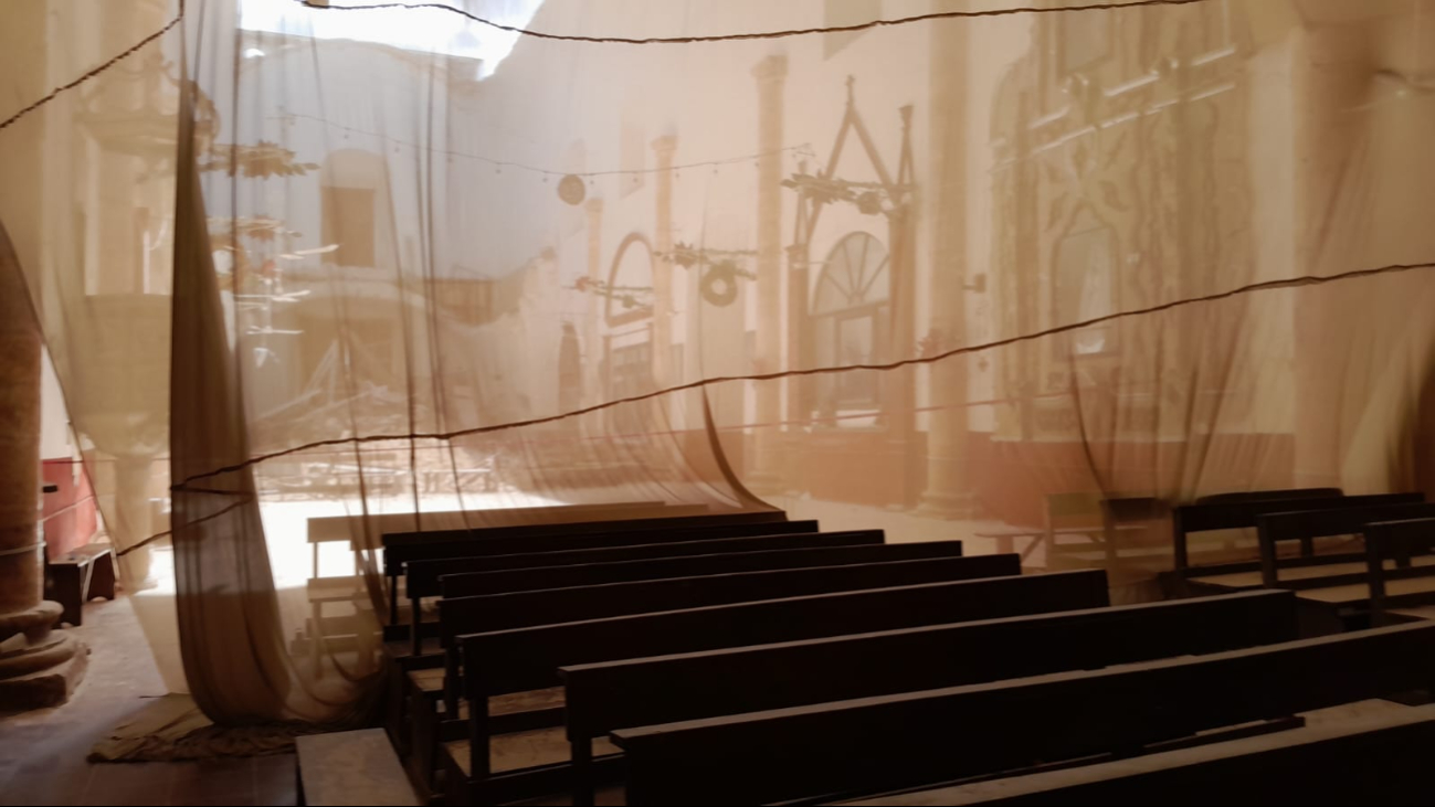 La protección estará hasta que inicien los trabajos de construcción del nuevo techo de la iglesia, que están en licitación La protección estará hasta que inicien los trabajos de construcción del nuevo techo de la iglesia, que están en licitación