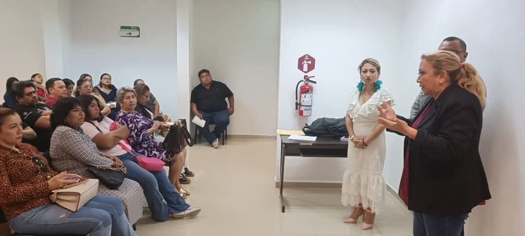 Los padres denuncian que la falta de certificados se debe a problemas administrativos de la UNACAR Los padres denuncian que la falta de certificados se debe a problemas administrativos de la UNACAR