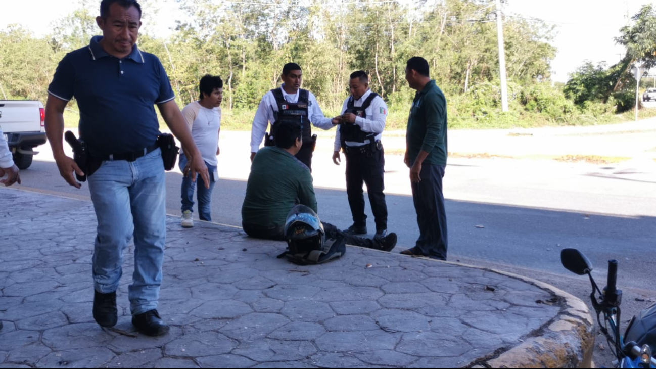 Motociclista embestido por vehículo oficial Motociclista embestido por vehículo oficial
