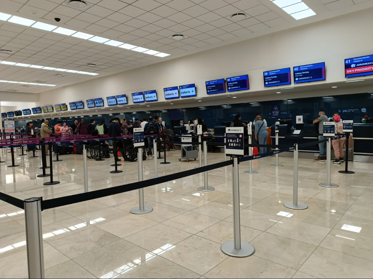 Se mantienen al mínimo las operaciones en el aeropuerto de Mérida Se mantienen al mínimo las operaciones en el aeropuerto de Mérida