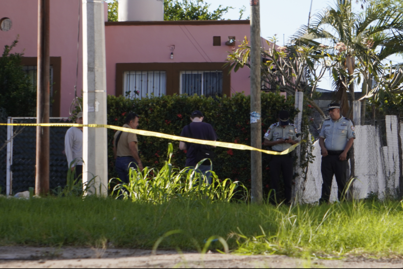 Elementos de la SEDENA y la GN acordonaron el lugar del crimen Elementos de la SEDENA y la GN acordonaron el lugar del crimen
