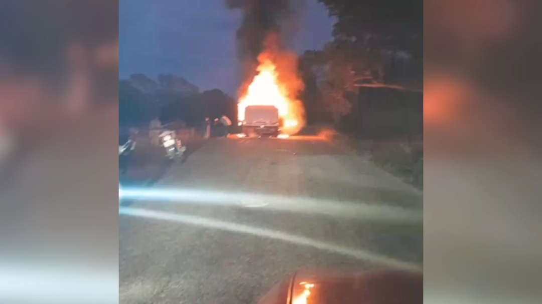 El fuego fue sofocado por transeúntes, ya que Protección Civil de Champotón no llegó a tiempo El fuego fue sofocado por transeúntes, ya que Protección Civil de Champotón no llegó a tiempo