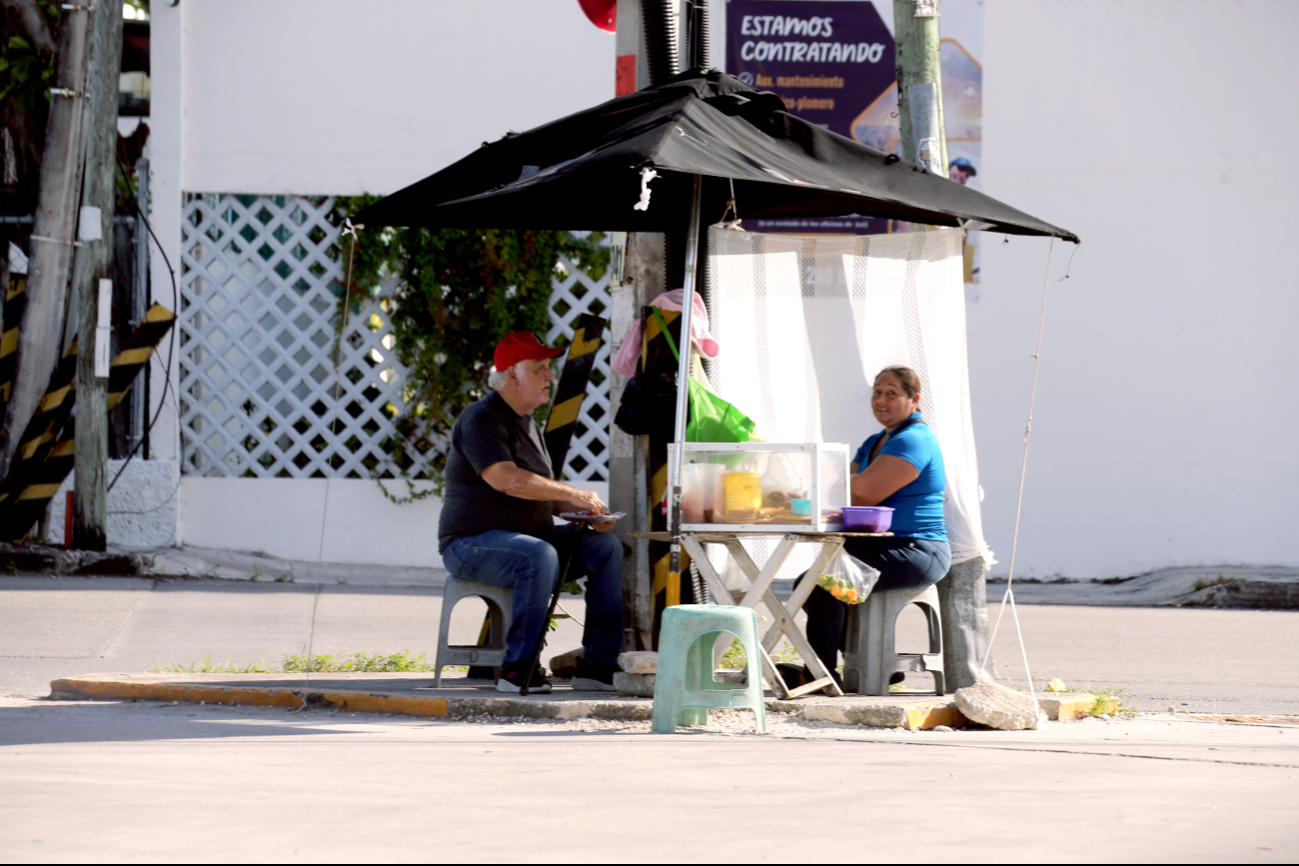 En Quintana Roo, la economía informal alcanzó un total de 221 mil trabajadores en el tercer trimestre de 2024. En Quintana Roo, la economía informal alcanzó un total de 221 mil trabajadores en el tercer trimestre de 2024.