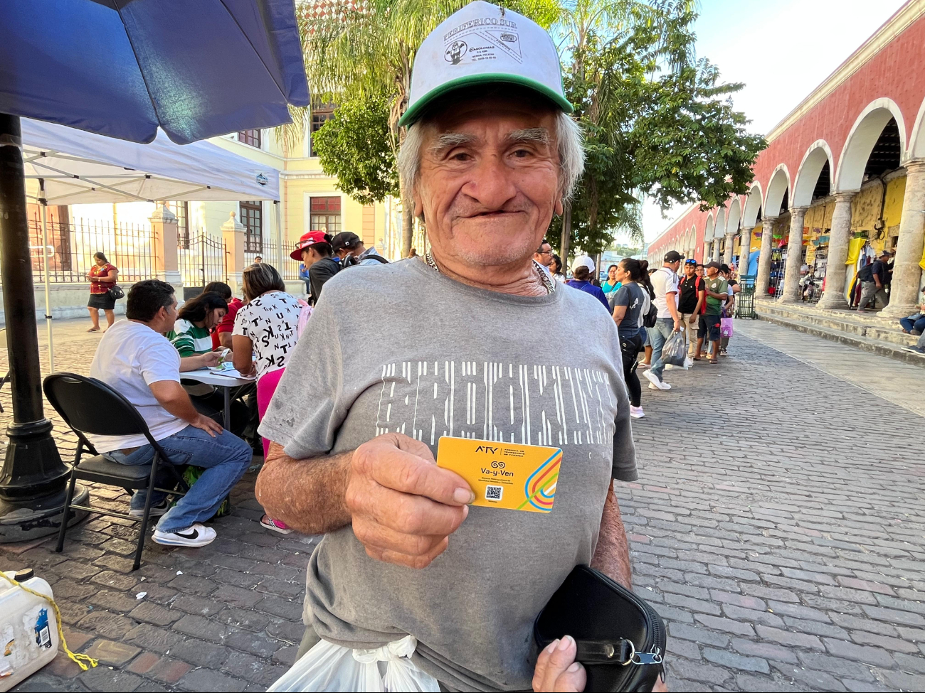 La tarjeta amarilla actual para adultos mayores mantendrá su vigencia hasta el 31 de enero La tarjeta amarilla actual para adultos mayores mantendrá su vigencia hasta el 31 de enero