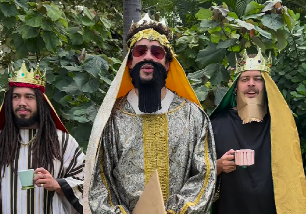 Bad Bunny lanza nuevo albúm, Debí Tirar Más Fotos, comparté video especial de Día de Reyes.