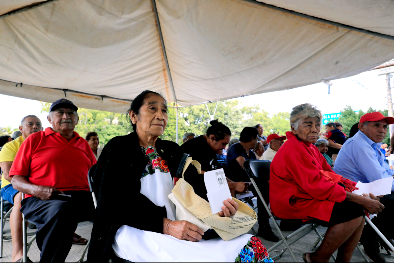 Llegan tarjetas para la pensión bimestral a mujeres mayores de Quintana Roo