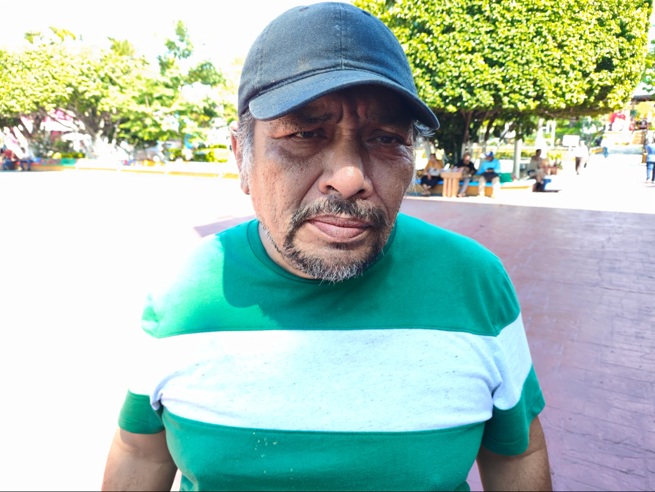 Efrén Bolívar Matú, panificador local, atribuye la baja a la falta de compras por volumen y a la competencia de grandes cadenas de autoservicio Efrén Bolívar Matú, panificador local, atribuye la baja a la falta de compras por volumen y a la competencia de grandes cadenas de autoservicio