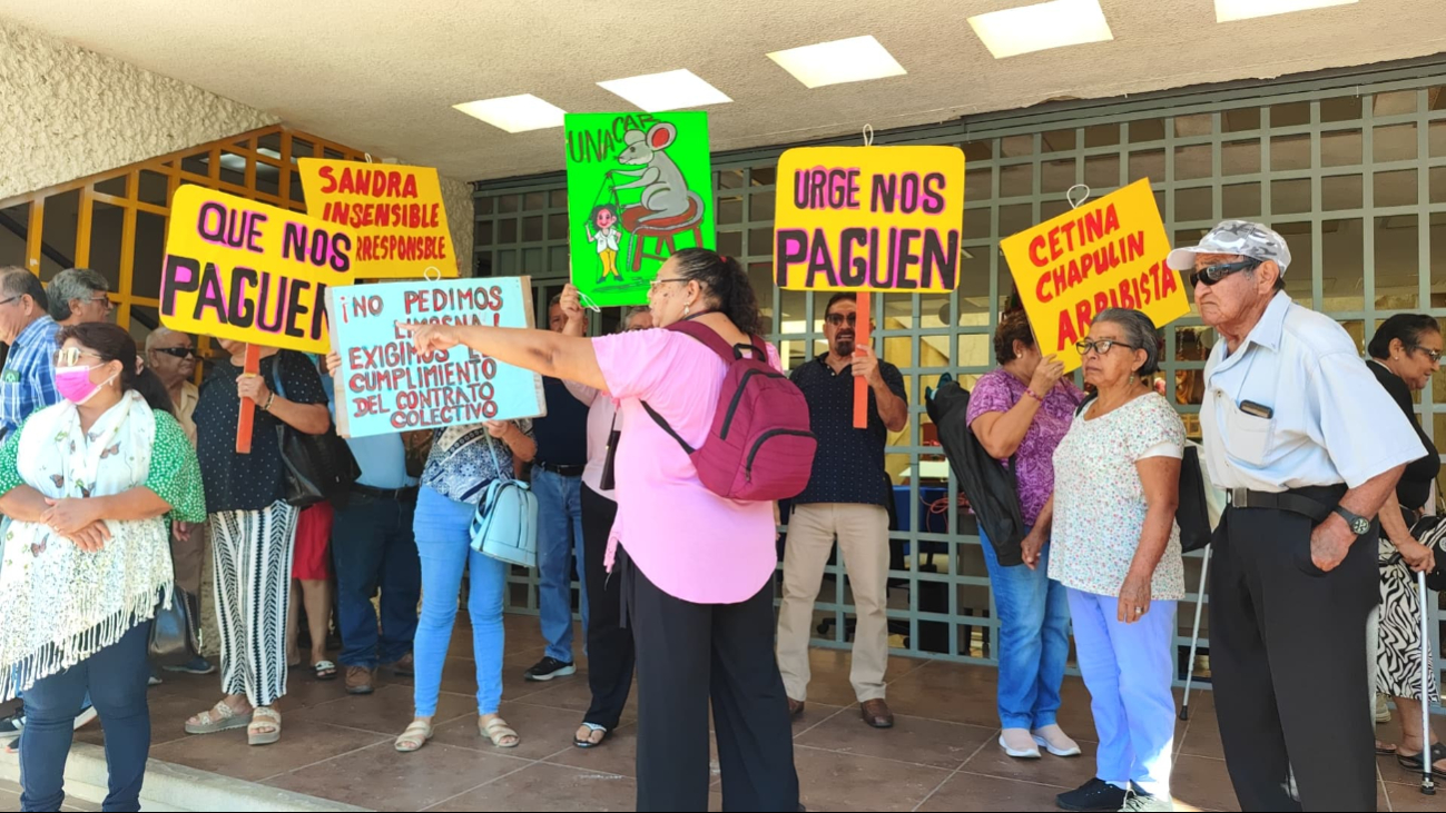 Jubilados irrumpieron en la rectoría por pagos atrasados Jubilados irrumpieron en la rectoría por pagos atrasados