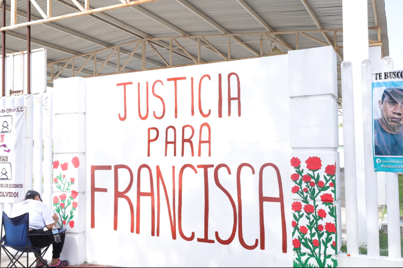 La gobernadora de Quintana Roo y el titular de la Fiscalia del Estado dialogaron con el grupo. La gobernadora de Quintana Roo y el titular de la Fiscalia del Estado dialogaron con el grupo.