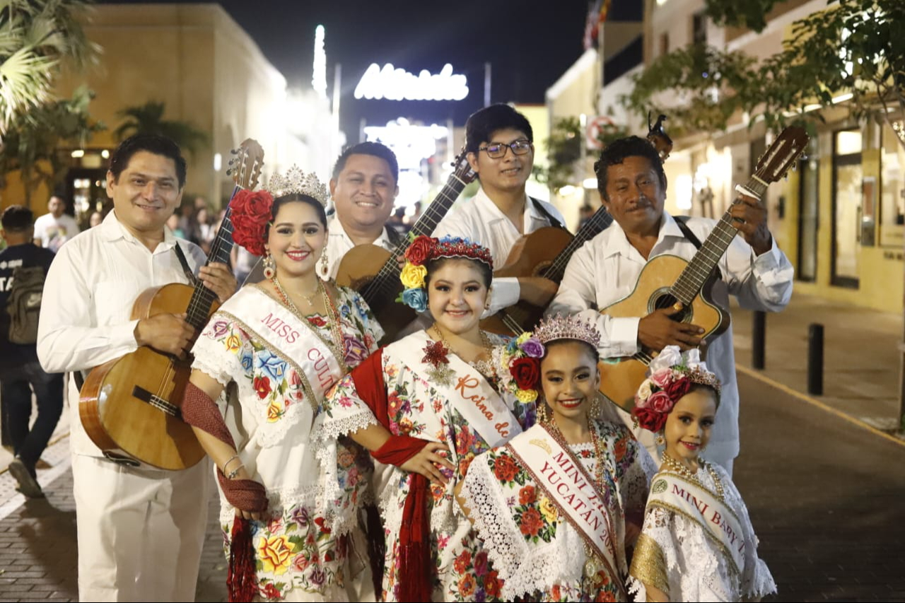 Los trajes típicos engalanaron los festejos en Mérida Los trajes típicos engalanaron los festejos en Mérida