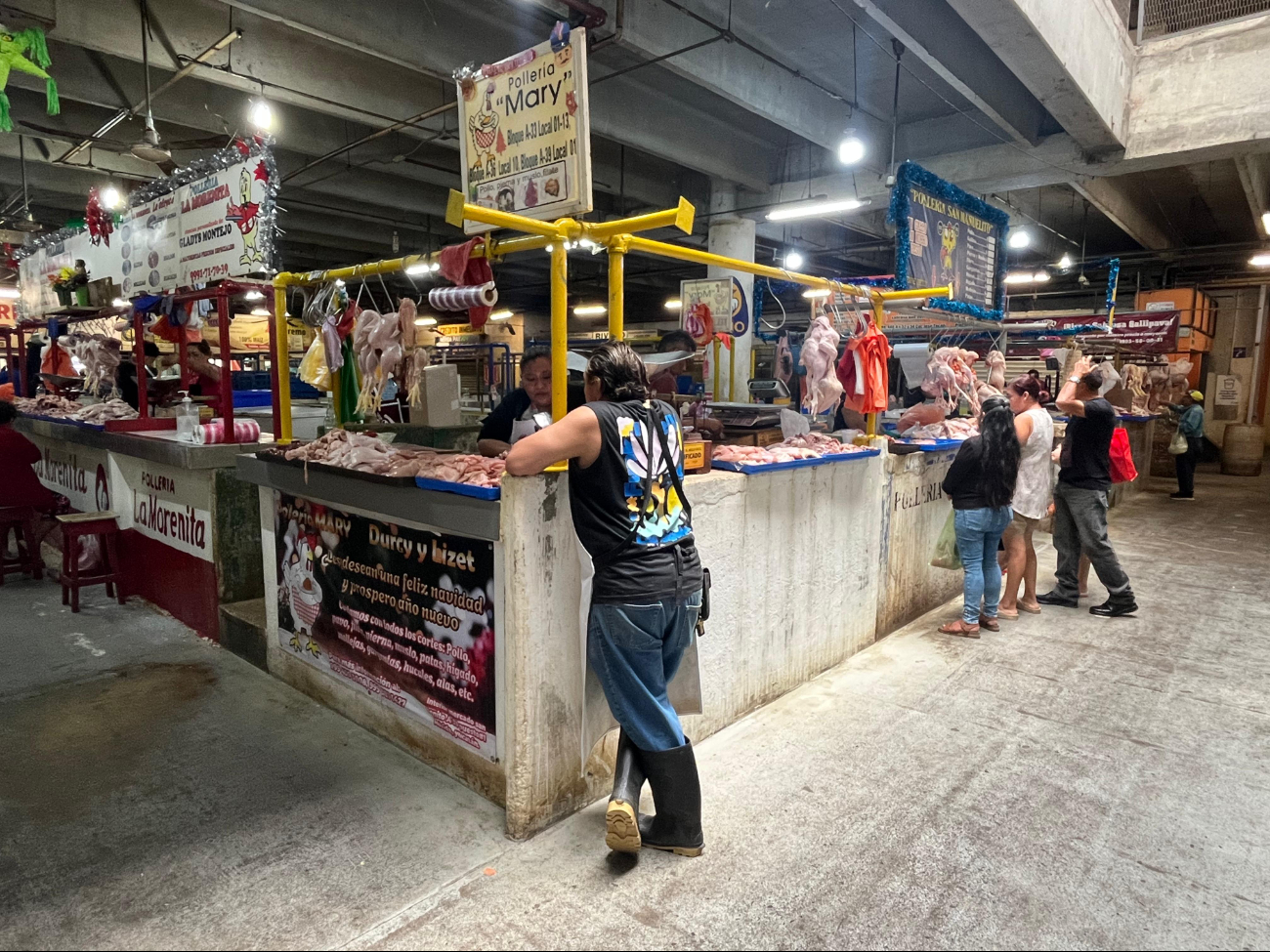El precio del kilo de algunos productos como la carne molida, el espinazo y el pollo va de los $50 hasta los $55 pesos El precio del kilo de algunos productos como la carne molida, el espinazo y el pollo va de los $50 hasta los $55 pesos
