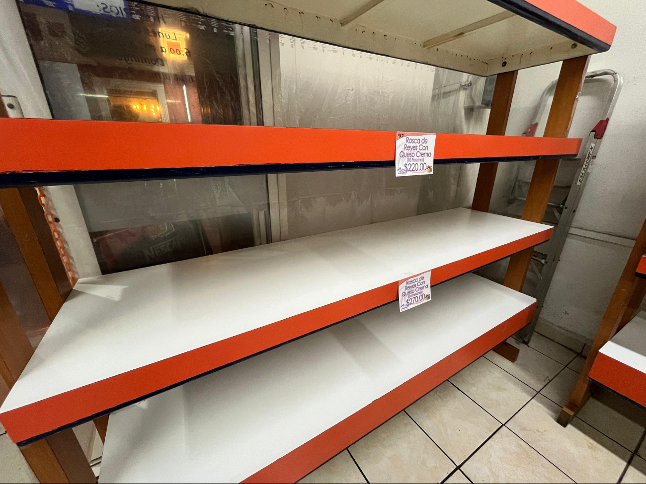 En algunos establecimientos del centro de la ciudad se han agotado En algunos establecimientos del centro de la ciudad se han agotado