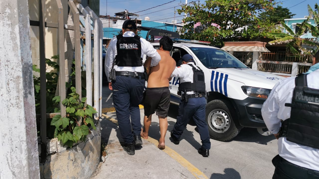 Tanto el hombre como su pareja fueron detenidos por la policía Tanto el hombre como su pareja fueron detenidos por la policía