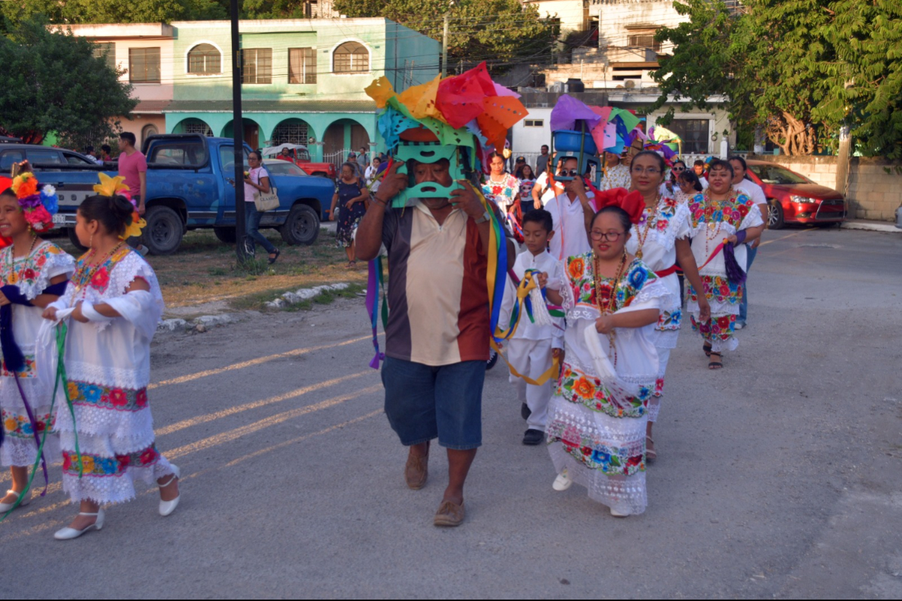 Tradicional procesión de los pobladores de Lerm Tradicional procesión de los pobladores de Lerm