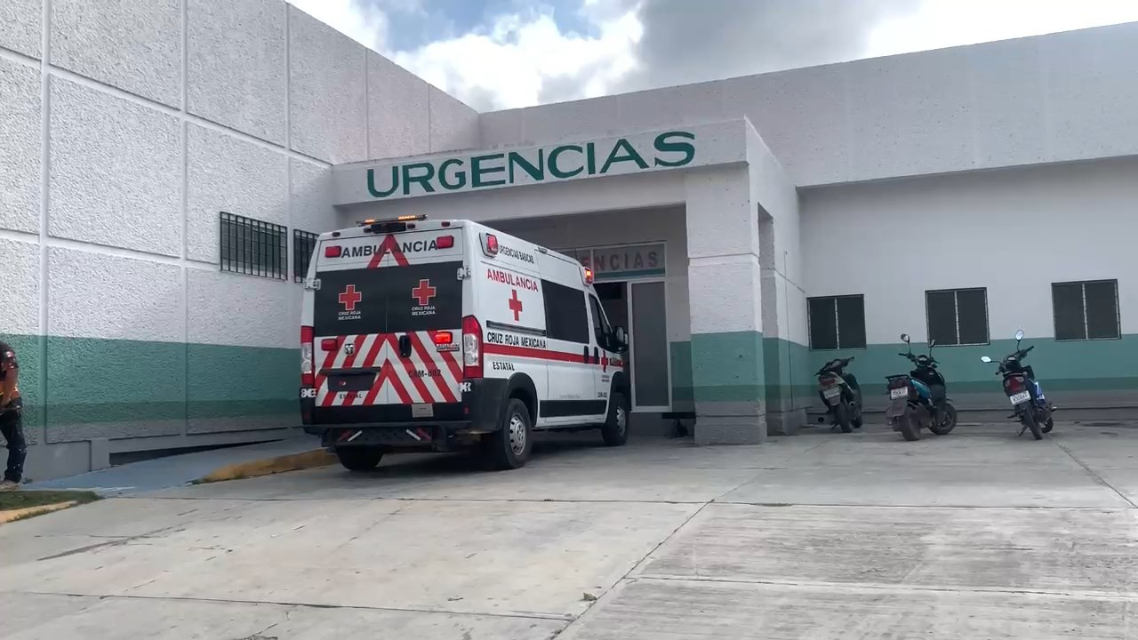 Tras el incidente, paramédicos de la Cruz Roja lo trasladaron en estado crítico al hospital IMSS-Bienestar Tras el incidente, paramédicos de la Cruz Roja lo trasladaron en estado crítico al hospital IMSS-Bienestar
