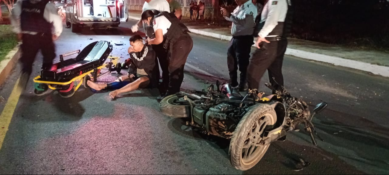 El accidente ocurrió en la avenida Dzitbalché-Calkiní frente a la Universidad Intercultural El accidente ocurrió en la avenida Dzitbalché-Calkiní frente a la Universidad Intercultural