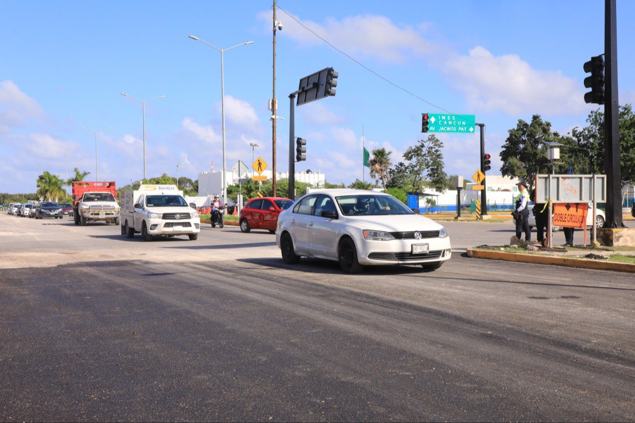 Encontronazo entre dos vehículos deja una mujer y un menor lesionados en Playa del Carmen