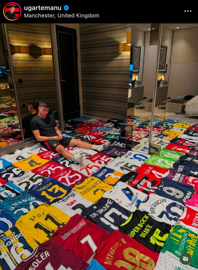 El uruguayo mostró un poco de su colección de dorsales El uruguayo mostró un poco de su colección de dorsales