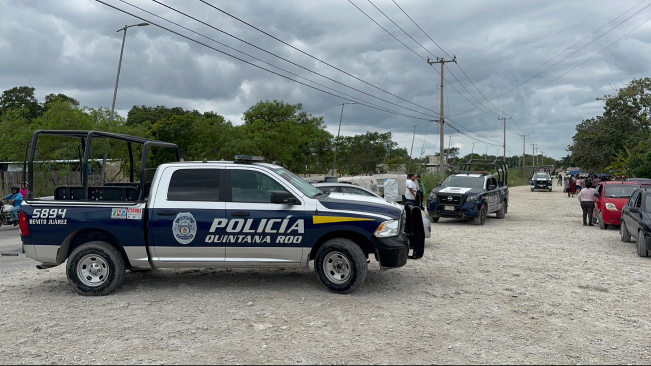 Testigos afirman haber visto al menos 10 hombres en motocicletas amenazando a la gente Testigos afirman haber visto al menos 10 hombres en motocicletas amenazando a la gente