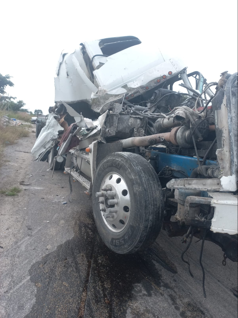 Conductor dormitó y perdió el control, chocando contra un paradero de autobuses Conductor dormitó y perdió el control, chocando contra un paradero de autobuses