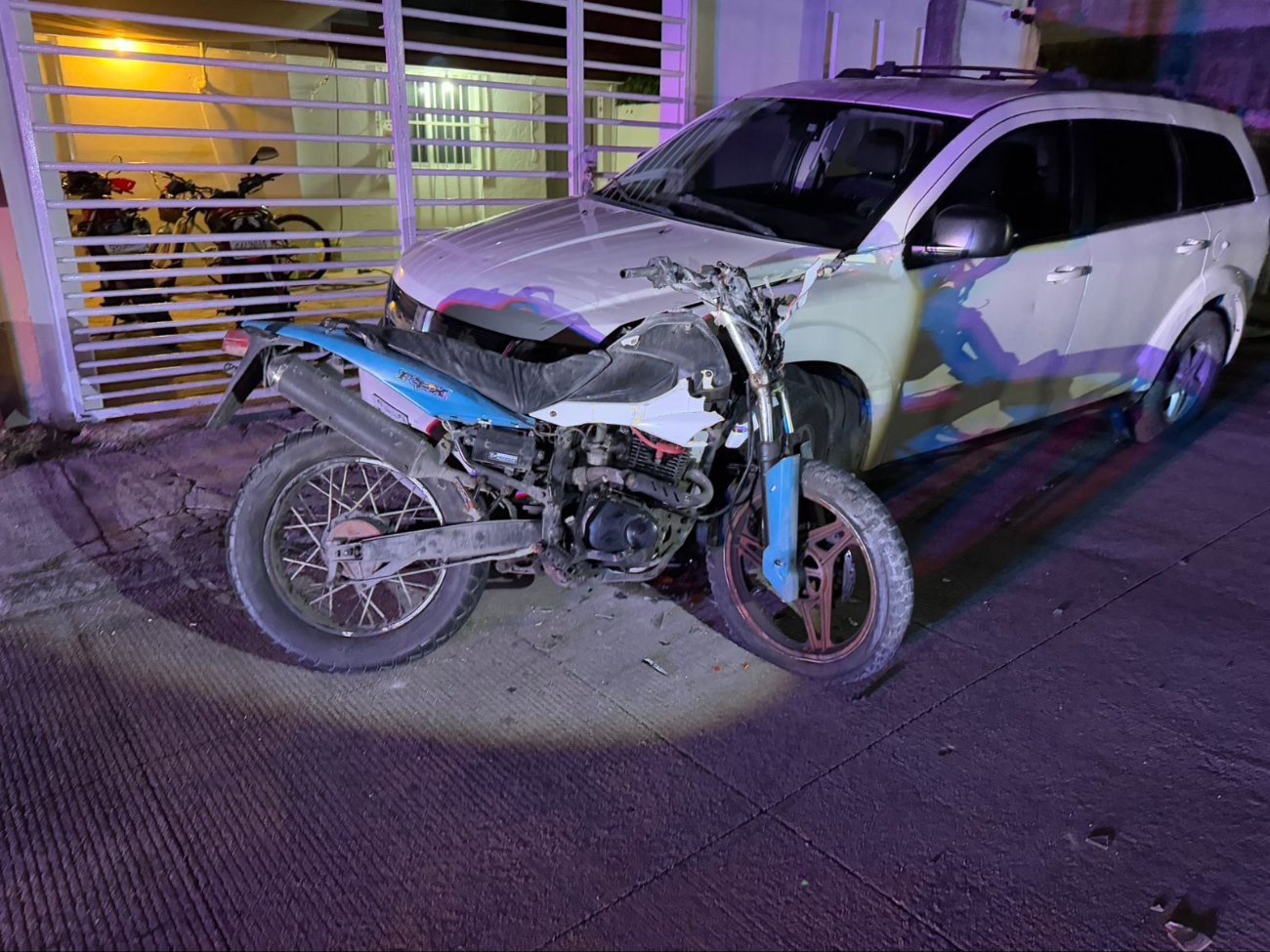 El detenido terminó impactándose con una camioneta El detenido terminó impactándose con una camioneta