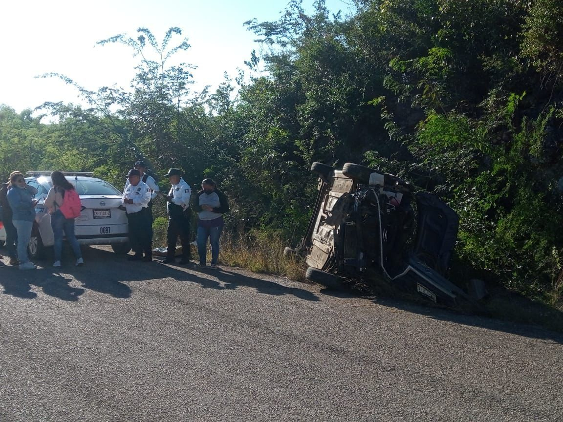 Los rayos del sol afectaron la visibilidad de la conductora, provocando la pérdida de control del vehículo Los rayos del sol afectaron la visibilidad de la conductora, provocando la pérdida de control del vehículo