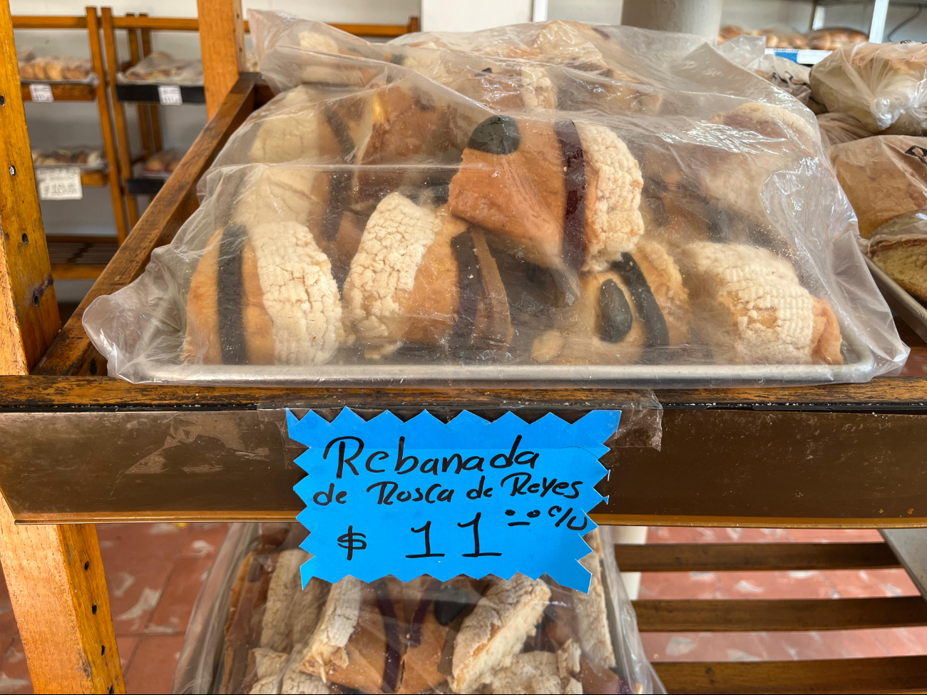 Para lograr vender el producto, algunas panaderías ofrecen rebanadas en $11 pesos Para lograr vender el producto, algunas panaderías ofrecen rebanadas en $11 pesos