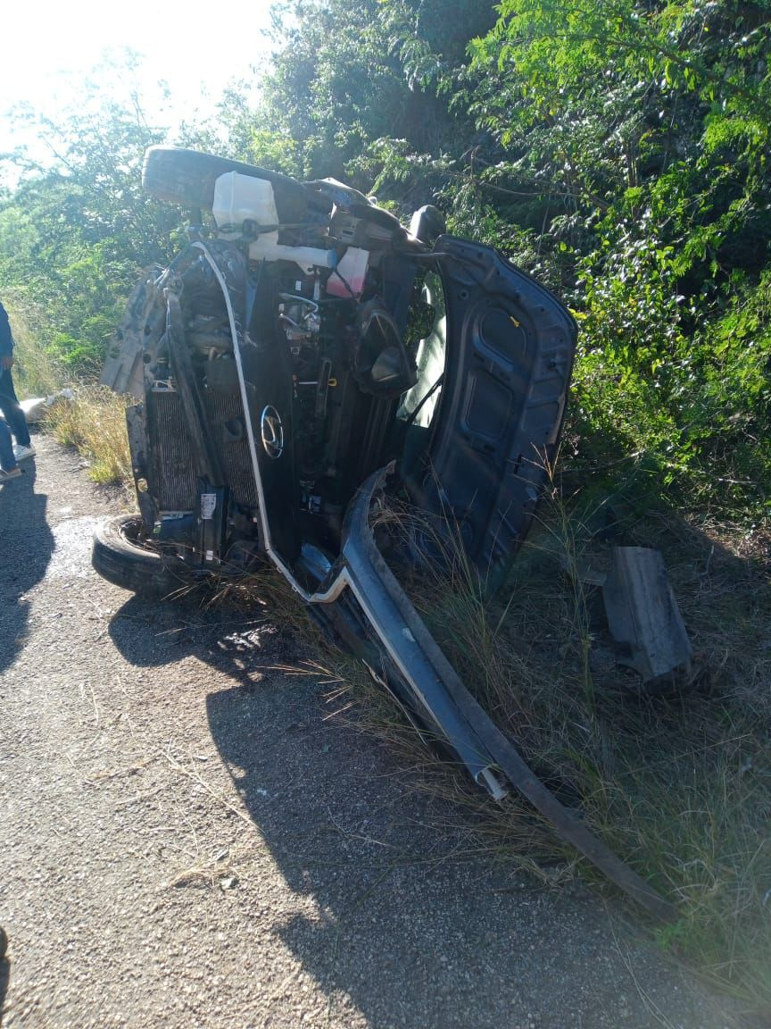 Policías de Bolonchén de Rejón se hicieron cargo del accidente Policías de Bolonchén de Rejón se hicieron cargo del accidente