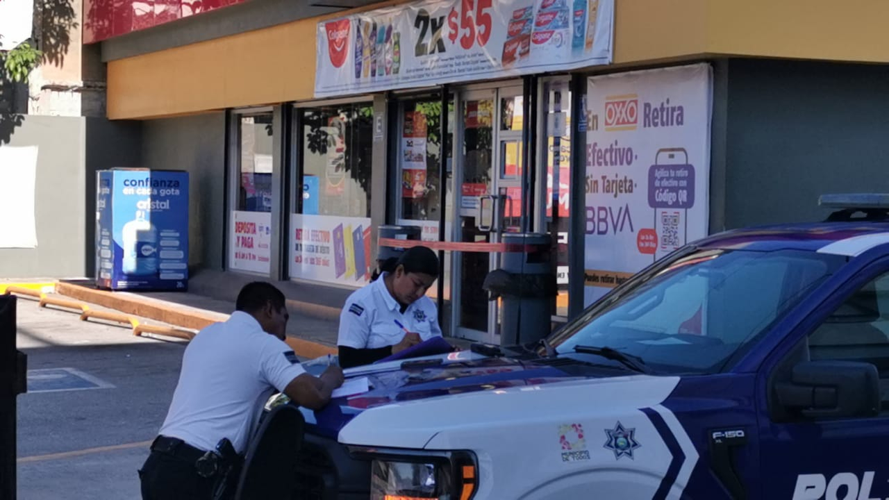 Un sospechoso con arma blanca robó dinero y cajetillas de cigarrillos de la caja registradora Un sospechoso con arma blanca robó dinero y cajetillas de cigarrillos de la caja registradora