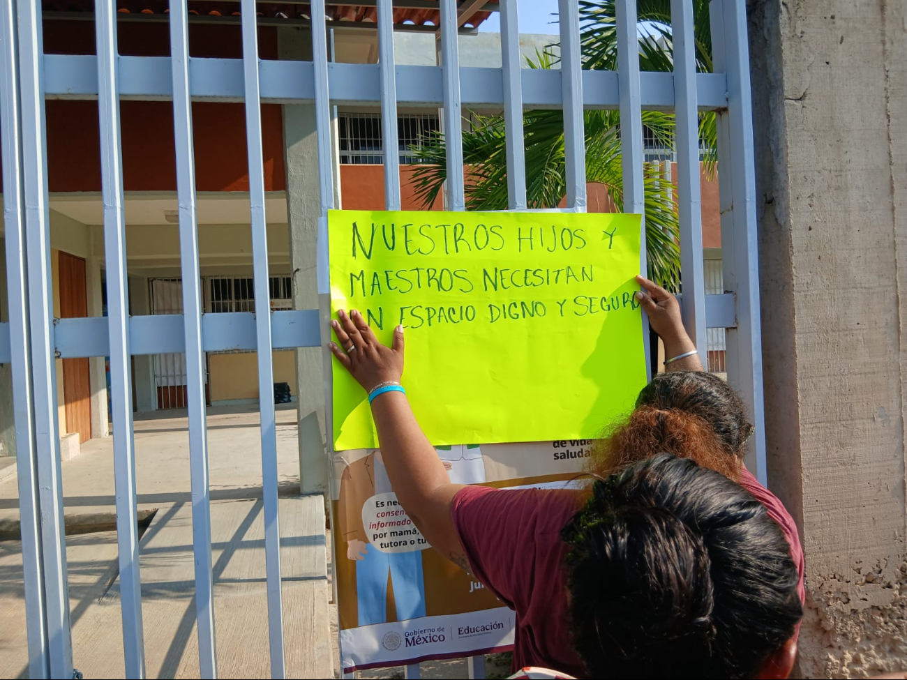 Cierran escuela Morelos y Pavón; exigen seguridad para alumnos