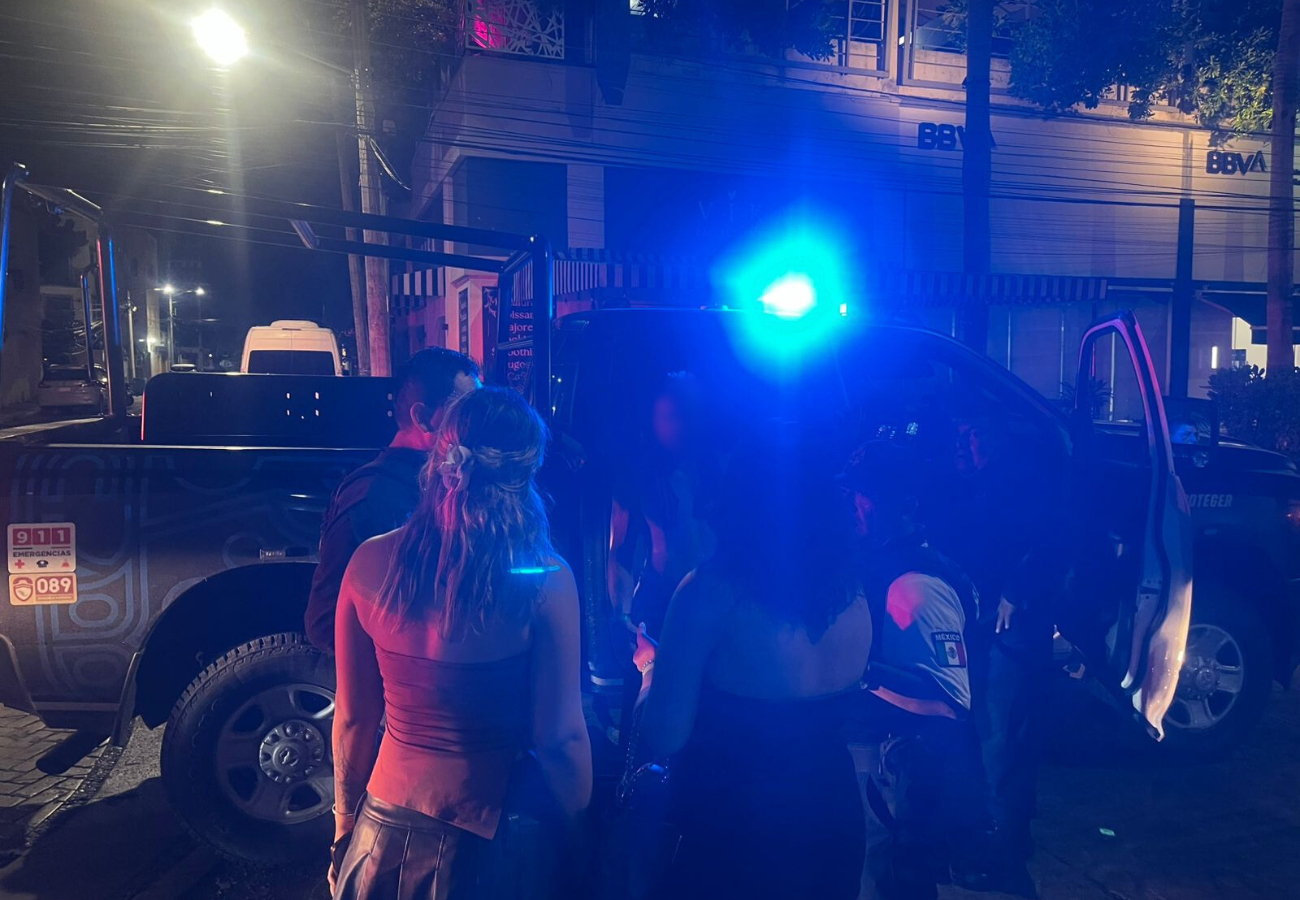 El hombre resultó herido, por lo que fue atendido por paramédicos de la Cruz Roja