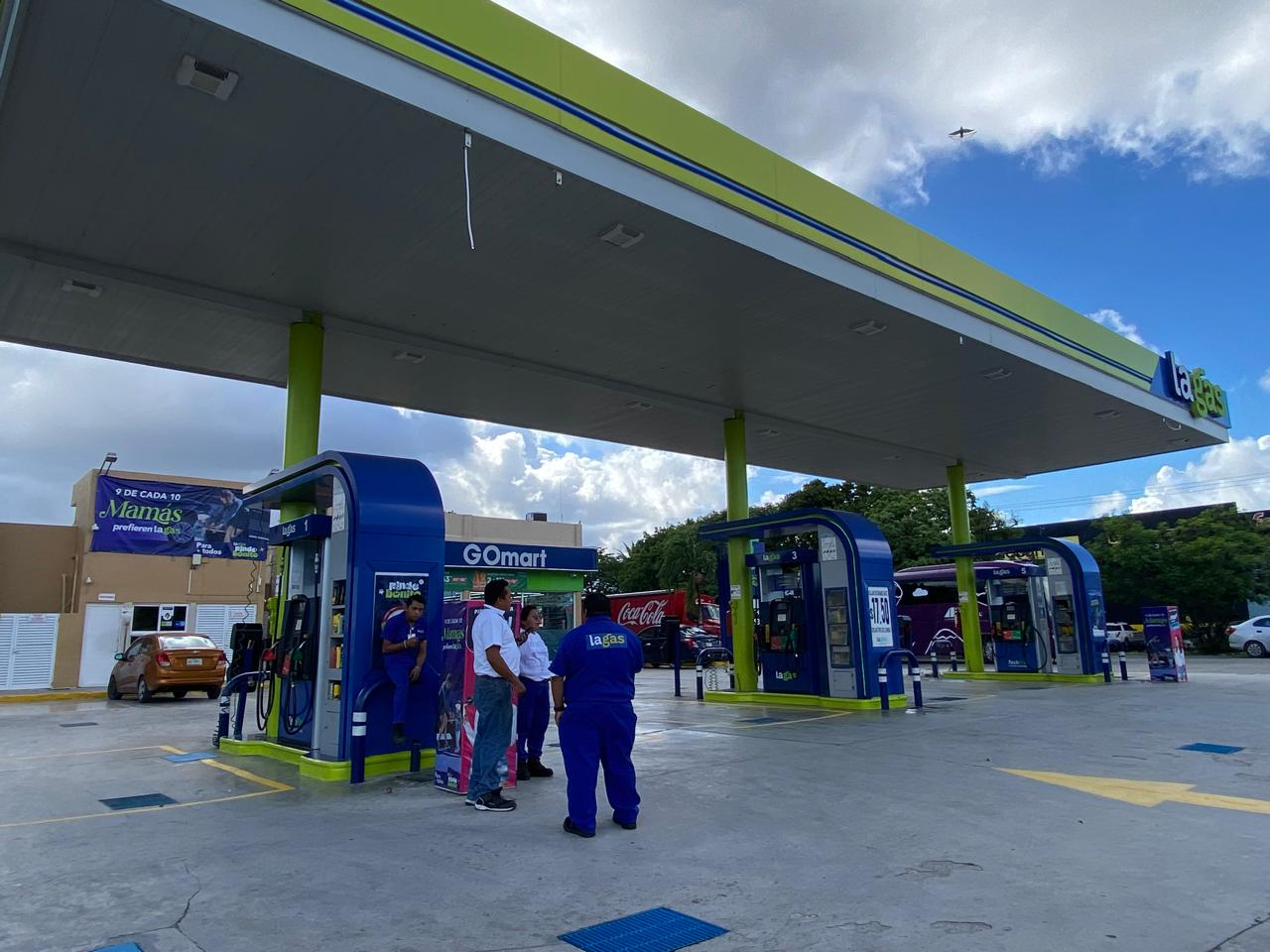 Según autoridades estatales, ayer, sólo cinco gasolineras de la ciudad presentaban problemas, por lo que prácticamente se operaba al 100 por ciento.