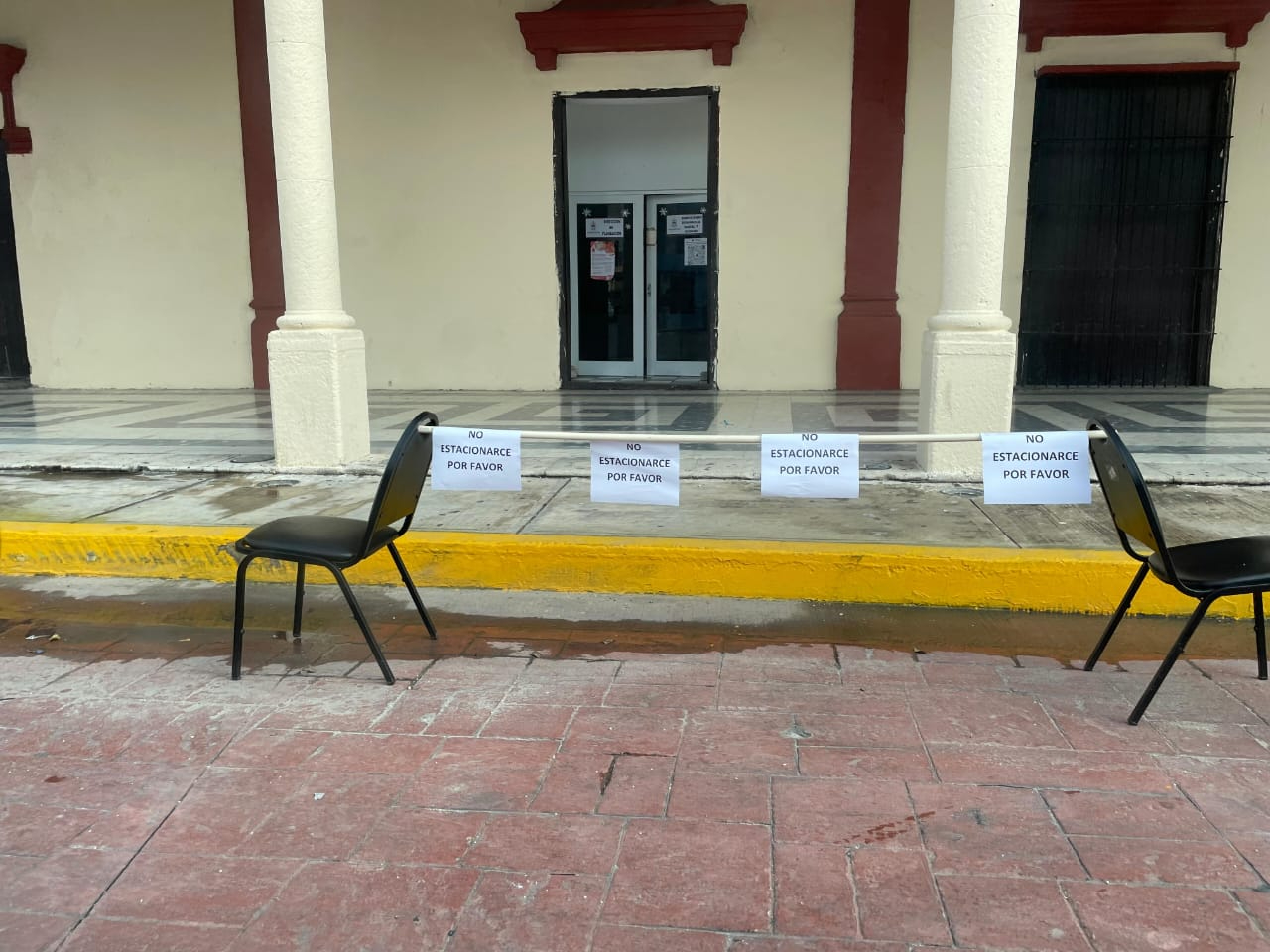 Vecinos y trabajadores piden habilitar más espacios en franjas blancas.