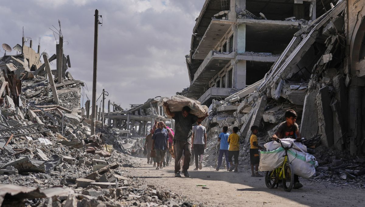 El alto el fuego entró en vigor ayer al mediodía tras el repliegue de tropas israelíes en la mayoría de ciudades de Gaza El alto el fuego entró en vigor ayer al mediodía tras el repliegue de tropas israelíes en la mayoría de ciudades de Gaza