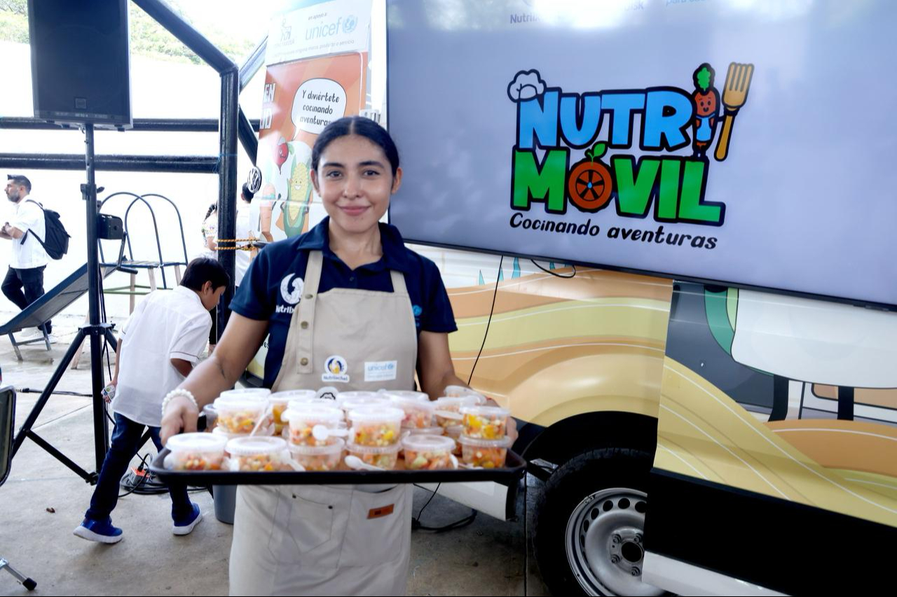El Gobierno de Yucatán implementó el proyecto Nutrimóvil, un vehículo que lleva talleres de cocina saludable a escuelas de Mérida. El Gobierno de Yucatán implementó el proyecto Nutrimóvil, un vehículo que lleva talleres de cocina saludable a escuelas de Mérida.