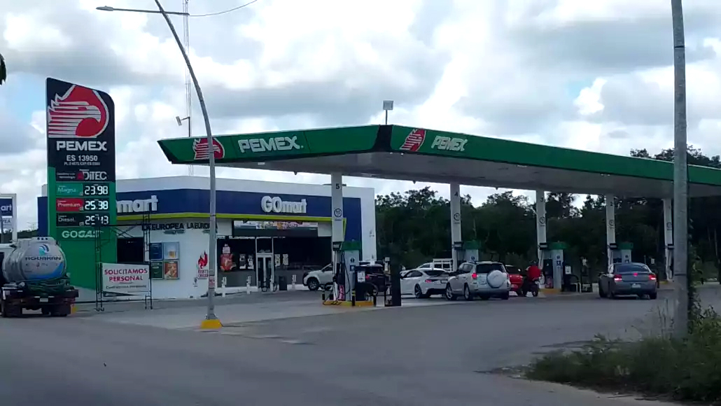 Varias estaciones de servicio en Chetumal registraron intermitencias en el suministro de gasolina Magna por retrasos de Pemex. Varias estaciones de servicio en Chetumal registraron intermitencias en el suministro de gasolina Magna por retrasos de Pemex.