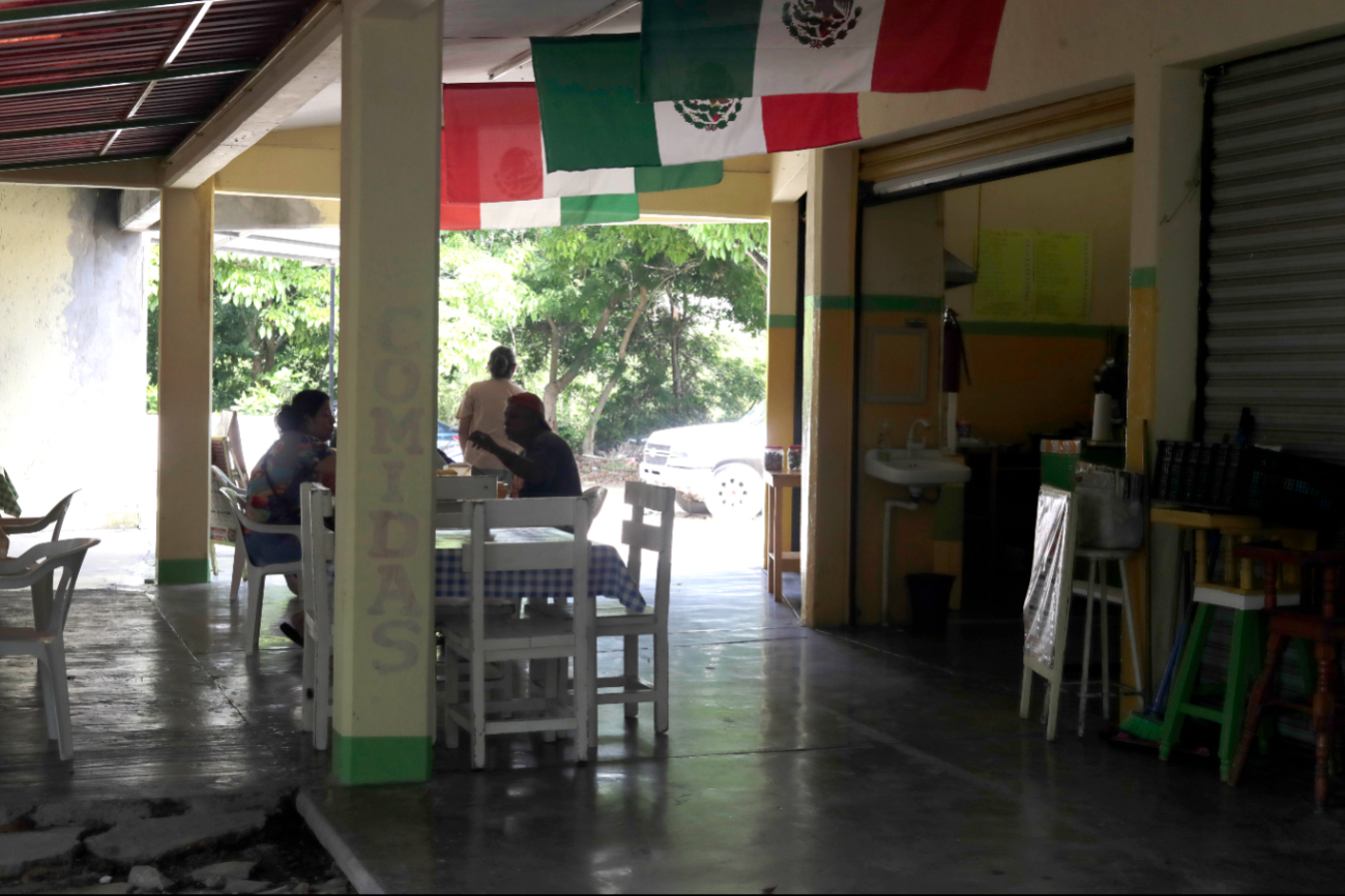 A los vendedores también les afecta el deterioro del inmueble, la inseguridad y asaltos, así como las extorsiones, donde les llegan a cobrar hasta 15 mil pesos